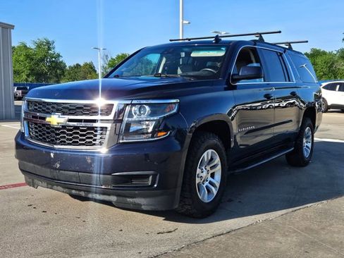 Used 2019 Chevrolet Suburban LT image 2