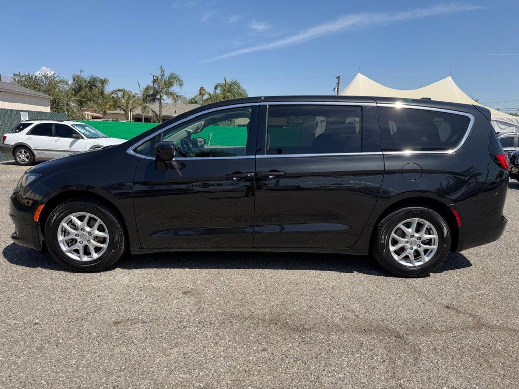 Used 2020 Chrysler Voyager LX FWD image 10