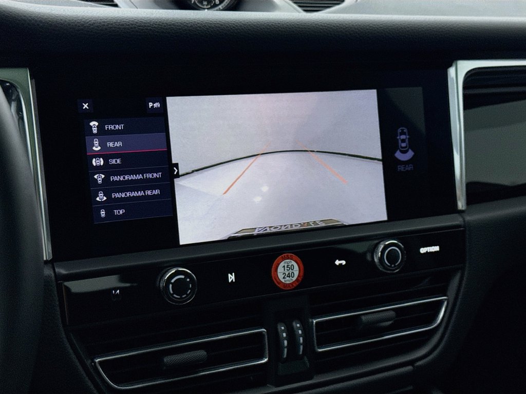 Certified 2025 Porsche Macan AWD/4WD image 20