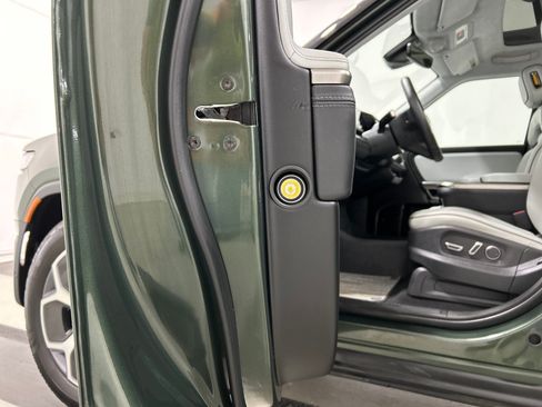 Used 2024 Rivian R1S Adventure AWD/4WD image 32