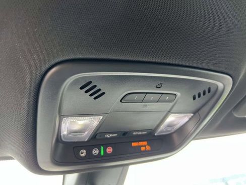 Certified 2023 Chevrolet Traverse LT w/ Rear Camera Mirror Package image 32