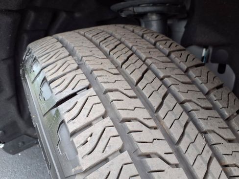 Used 2025 Ford Maverick Lobo AWD/4WD image 32