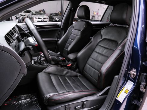 Used 2017 Volkswagen GTI SE image 32