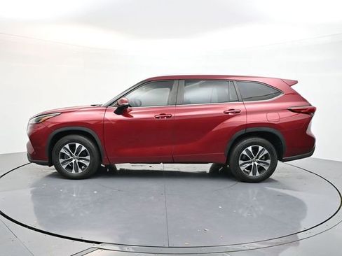 Used 2023 Toyota Highlander XLE image 9