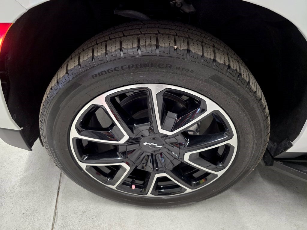 Used 2024 Chevrolet Suburban RST RWD image 9