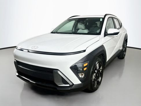 Used 2025 Hyundai Kona SEL FWD image 3