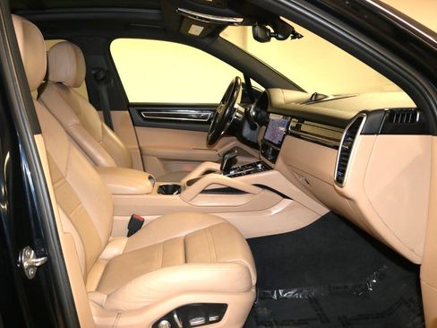 Used 2020 Porsche Cayenne Turbo AWD/4WD image 17