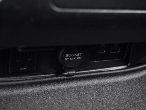 Used 2021 Nissan Armada Platinum image 32