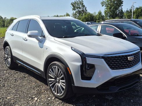 Used 2024 Cadillac XT4 Premium Luxury AWD/4WD image 2