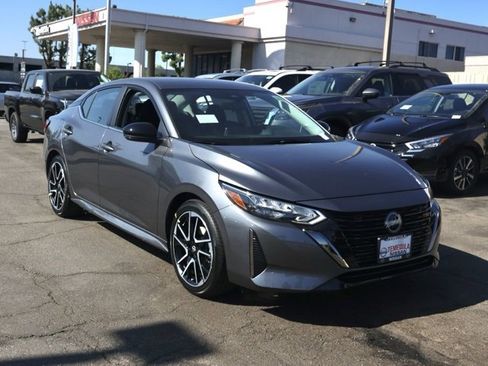 New 2025 Nissan Sentra 2.0 SR image 2