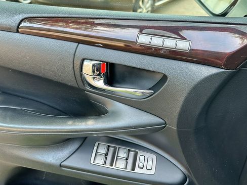 Used 2011 Lexus LX 570 4WD w/ Luxury Pkg image 43