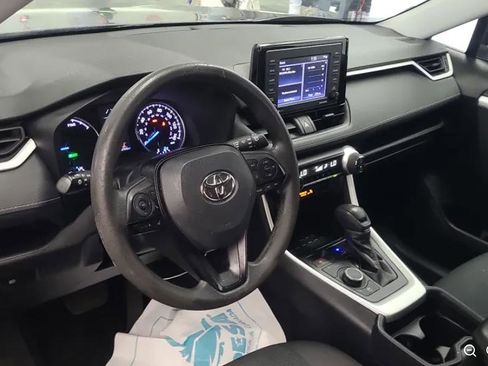 Used 2021 Toyota RAV4 LE AWD/4WD image 6