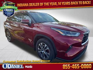 Used 2021 Toyota Highlander XLE AWD/4WD video 1