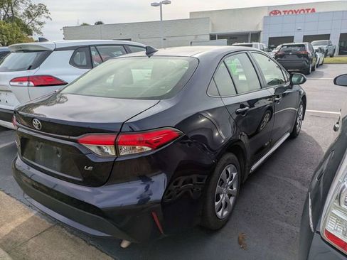 Used 2021 Toyota Corolla LE image 3