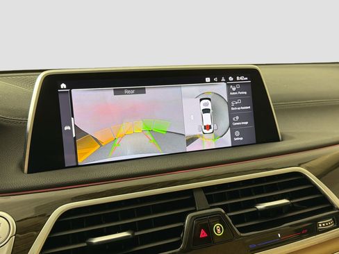 Used 2022 BMW 740i image 14