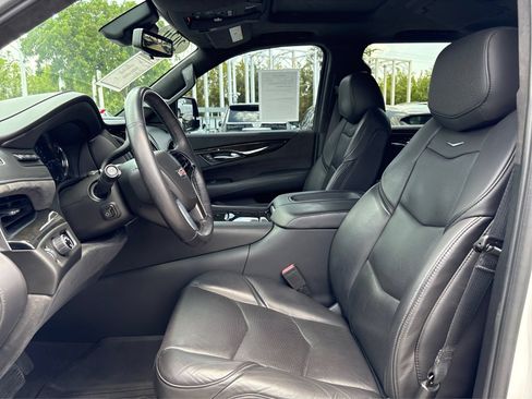 Used 2020 Cadillac Escalade Platinum RWD image 11