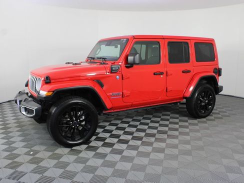 Used 2025 Jeep Wrangler Unlimited Sahara w/ Safety Group AWD/4WD image 2