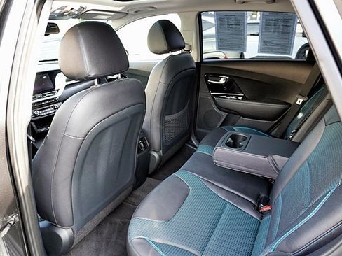 Used 2022 Kia Niro EX Premium image 19