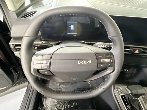 Used 2026 Kia Sportage EX FWD image 11