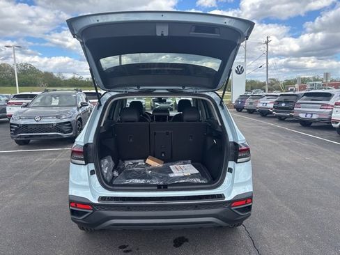 New 2026 Volkswagen Taos SE AWD/4WD image 30