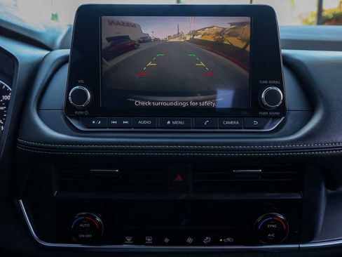 Used 2023 Nissan Rogue SV image 29