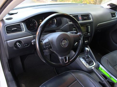 Used 2013 Volkswagen Jetta SEL FWD image 9