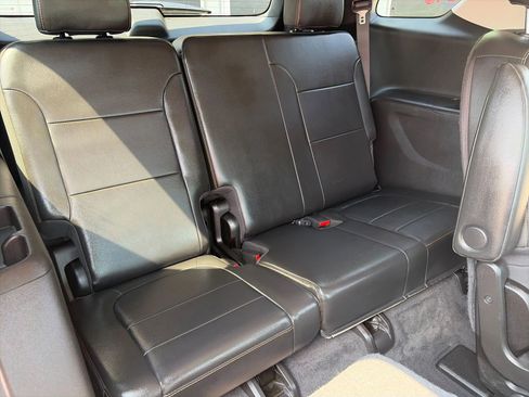 Used 2019 Chevrolet Traverse LT w/ LT Premium Package image 24