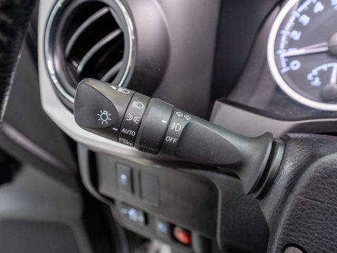 Used 2021 Toyota Tacoma SR5 AWD/4WD image 29