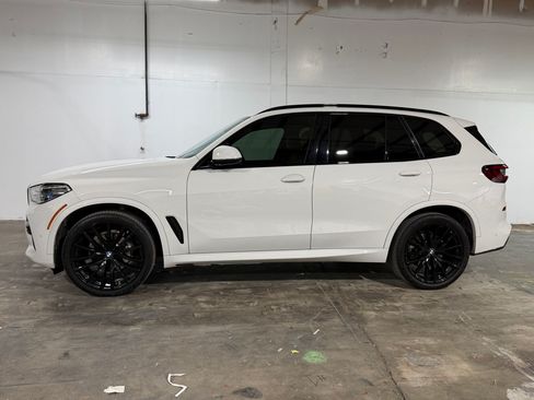 Used 2022 BMW X5 sDrive40i w/ M Sport Package RWD image 2