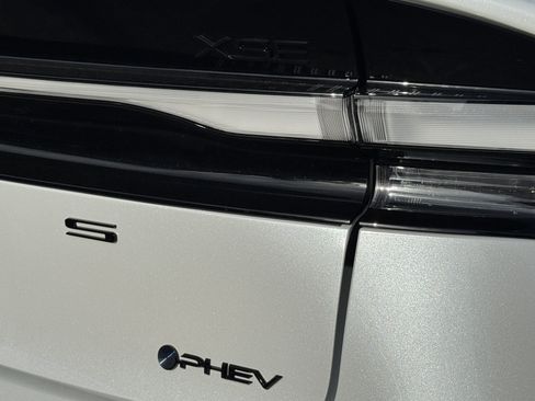 New 2026 Toyota Prius Plug-In Hybrid FWD image 14