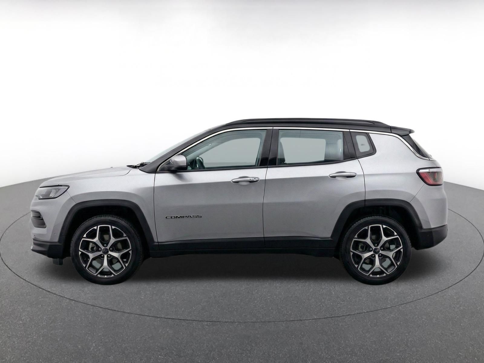 Used 2025 Jeep Compass Limited AWD/4WD image 4