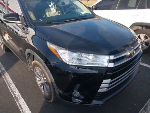 Used 2019 Toyota Highlander XLE image 2