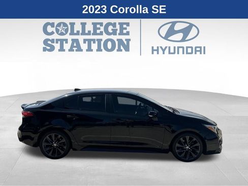Used 2023 Toyota Corolla SE FWD image 2