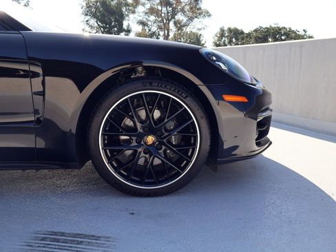 Certified 2023 Porsche Panamera image 11
