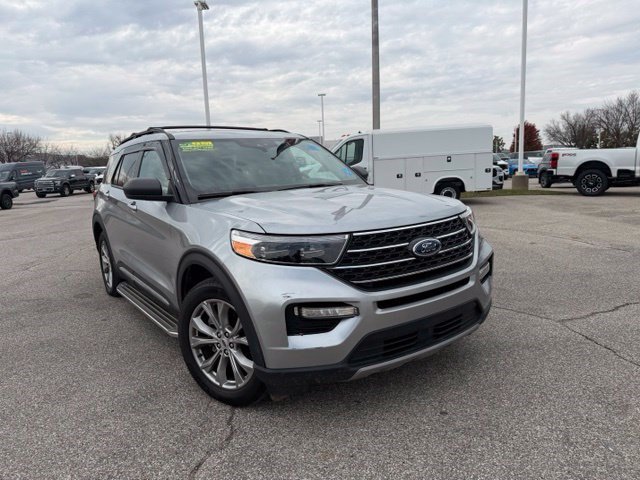 Used 2023 Ford Explorer XLT w/ Equipment Group 202A AWD/4WD image 2