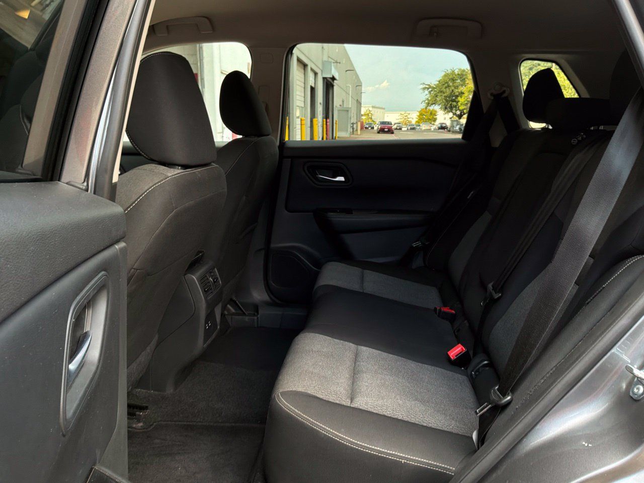 Used 2025 Nissan Rogue SV FWD image 12