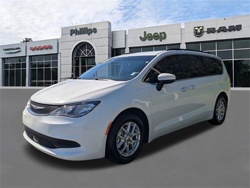 Used 2021 Chrysler Voyager Lxi image 7