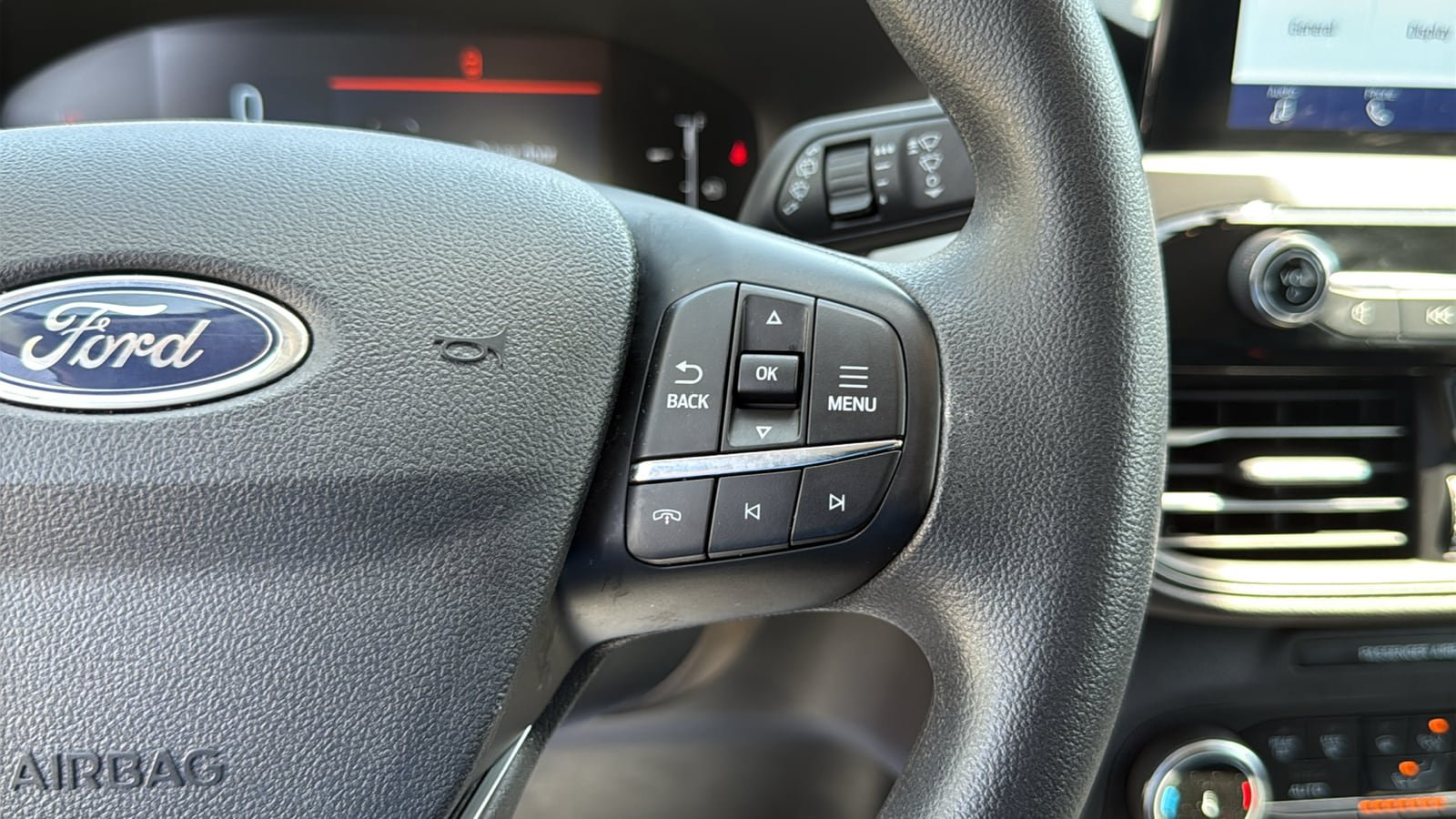 Used 2025 Ford Escape Active AWD/4WD image 13