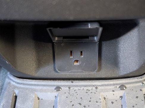 Used 2024 Chevrolet Colorado ZR2 w/ ZR2 Convenience Package III image 39