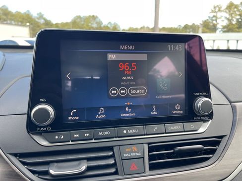 Used 2024 Nissan Altima 2.5 SV image 10