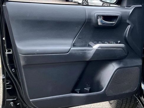 Certified 2022 Toyota Tacoma TRD Off-Road image 21