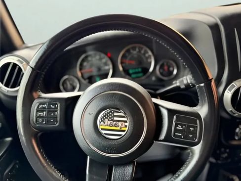 Used 2016 Jeep Wrangler Unlimited Rubicon w/ Connectivity Group AWD/4WD image 29