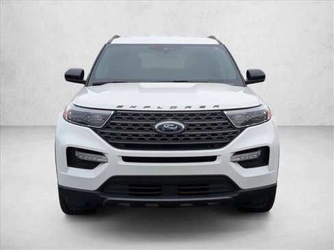 Used 2024 Ford Explorer XLT w/ Equipment Group 202A RWD image 2