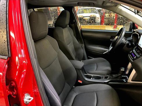 Used 2024 Toyota Corolla Cross LE image 11