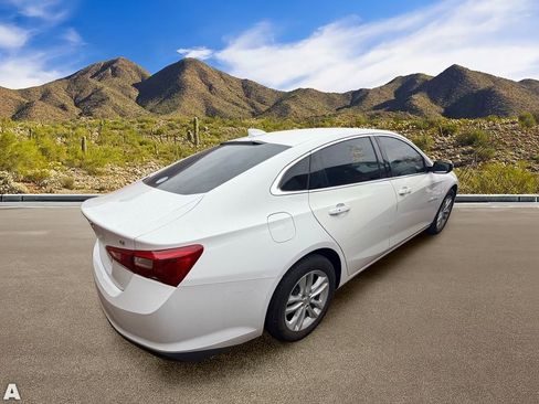 Used 2018 Chevrolet Malibu LT FWD image 3