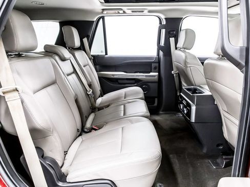 Used 2019 Ford Expedition XLT w/ Equipment Group 202A RWD image 32