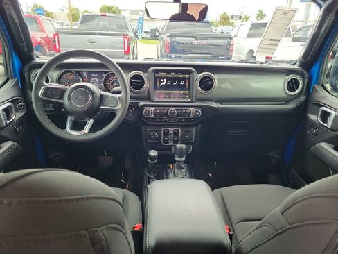 Used 2023 Jeep Wrangler Unlimited Sahara AWD/4WD image 11
