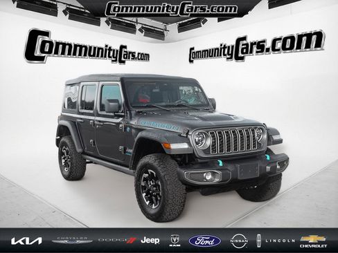 Used 2025 Jeep Wrangler Unlimited Rubicon 4xe w/ Convenience Group image 8