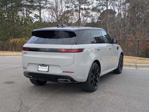 New 2025 Land Rover Range Rover Sport Dynamic SE image 5