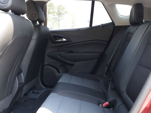Used 2025 Chevrolet Trax LT image 13